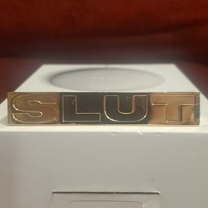 4 Finger Ring "Slut"